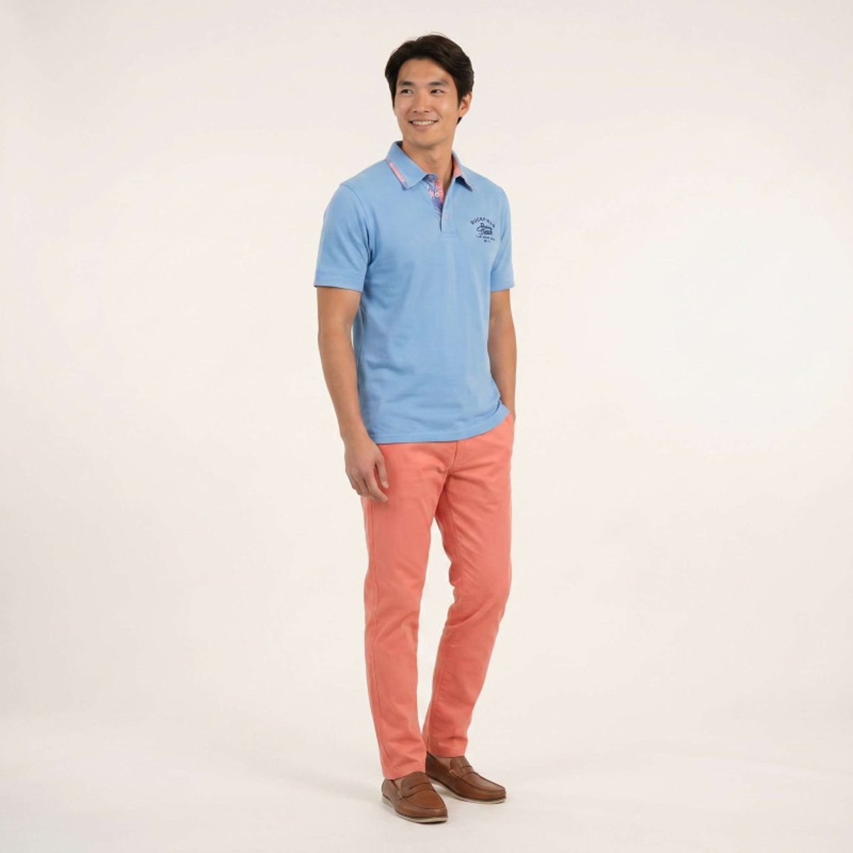 Polo en coton biologique bleu uni pourvu d'un col boutonné et d'une coupe droite bleu, RUCKFIELD