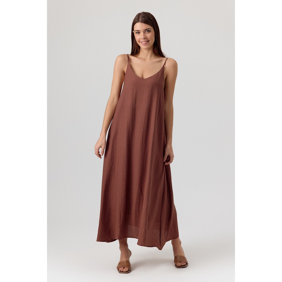 Robe longue à fines bretelles et décolleté en V Brooke marron, ARTLOVE