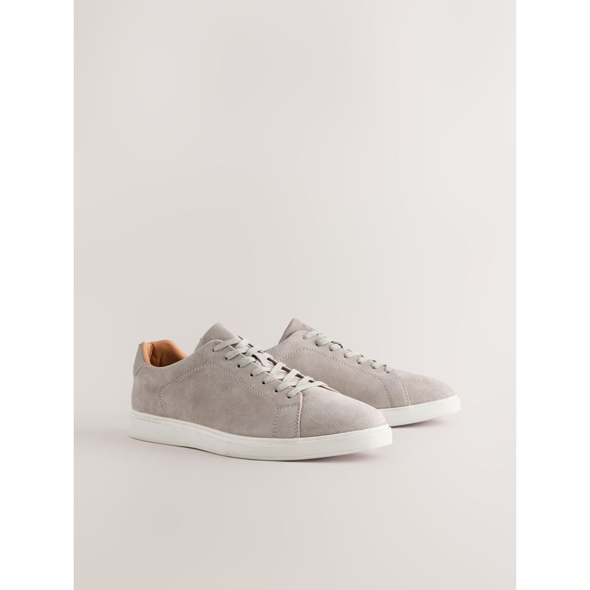 Baskets fines en daim casual chic gris, NEXT