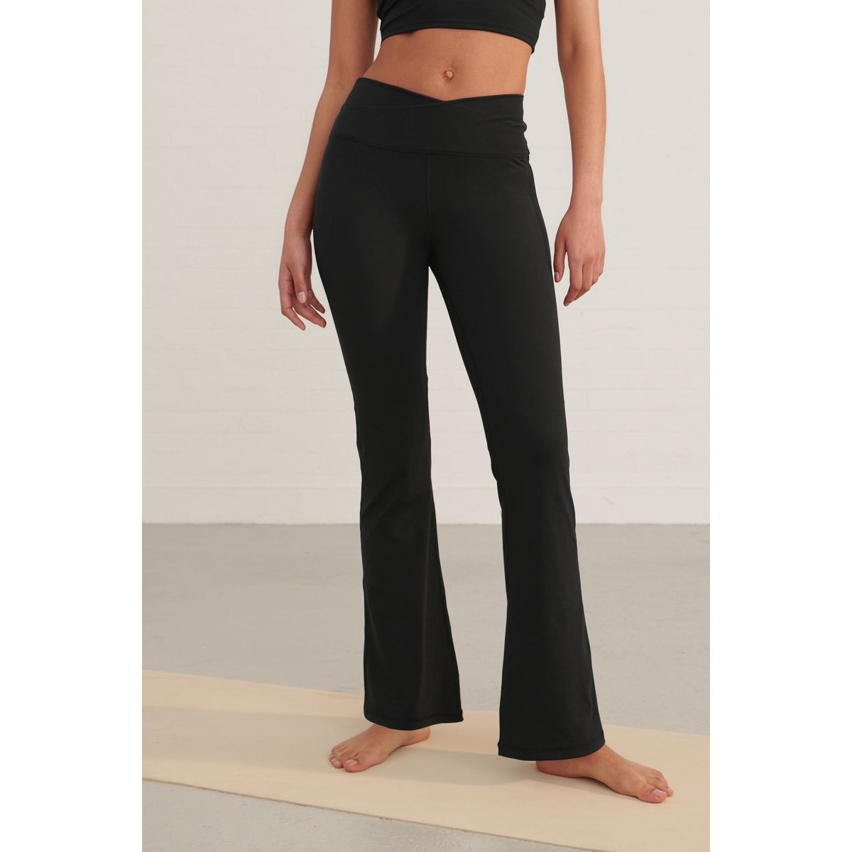 Legging évasé à taille croisée noir, NEXT