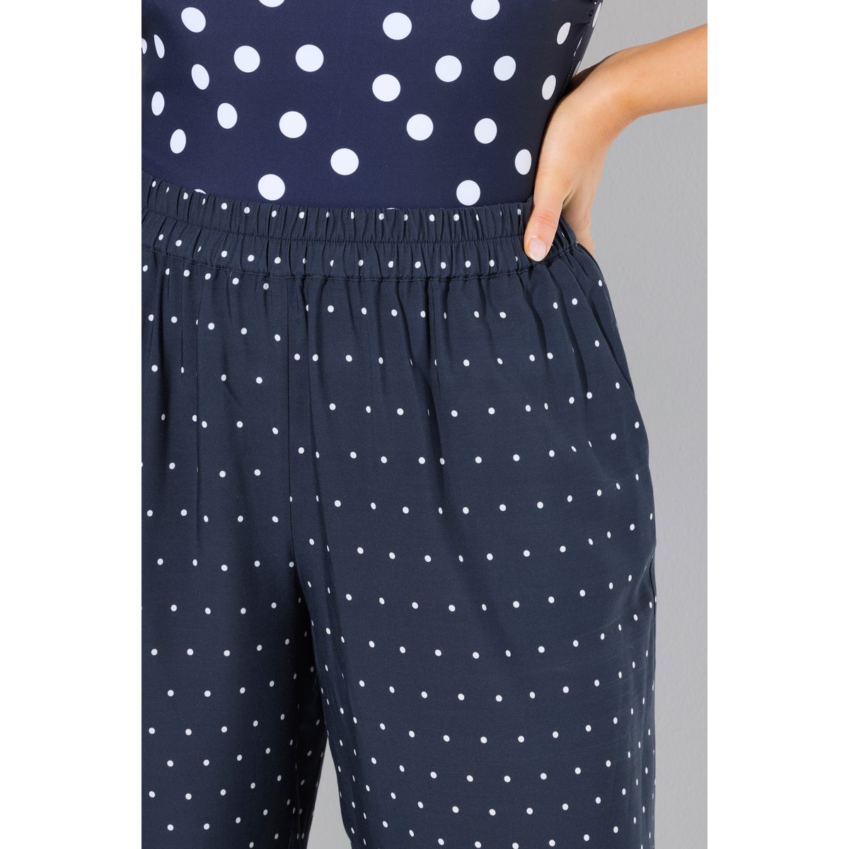 Pantalon palazzo à pois. Jambe marine, ULLA POPKEN