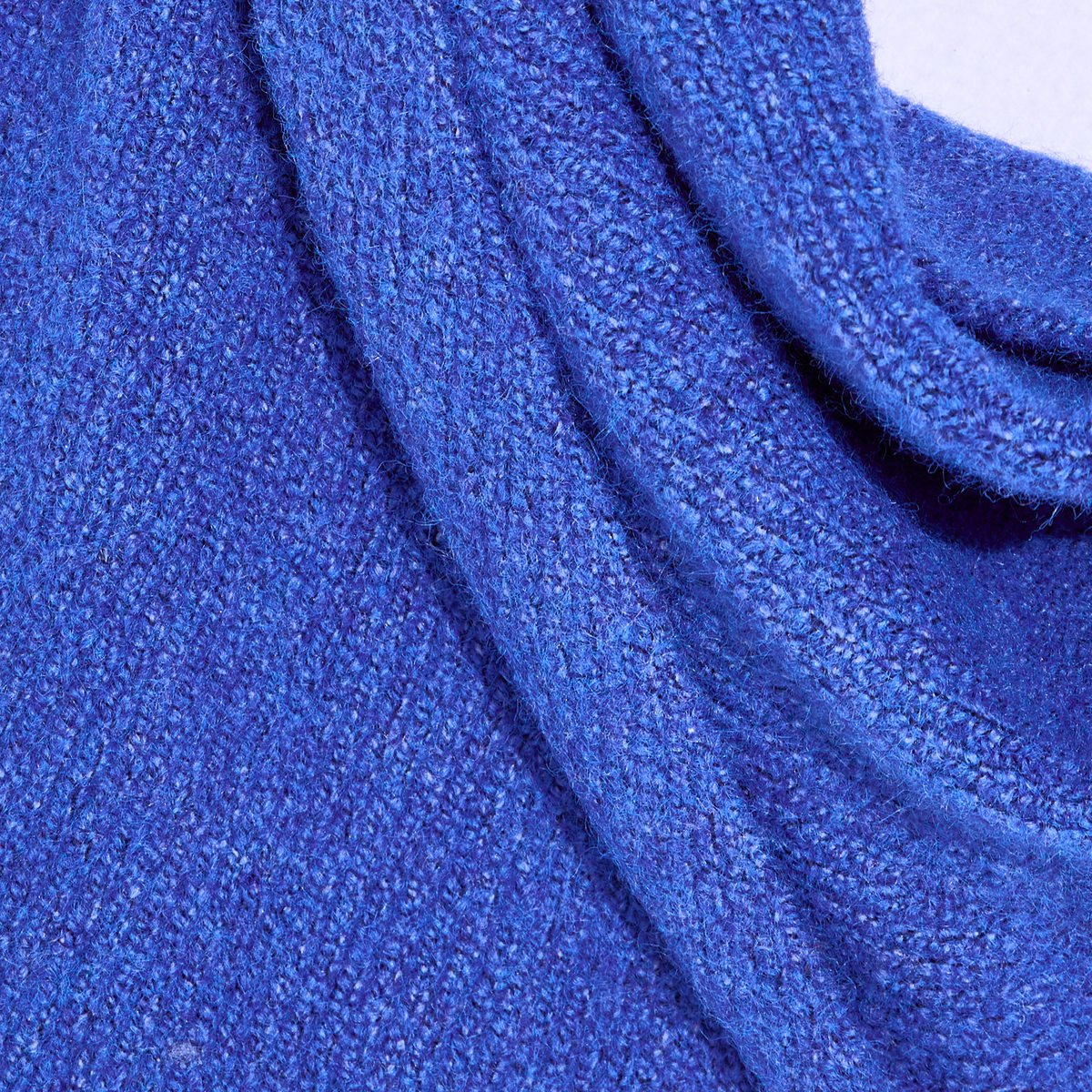 Écharpe triangle en maille bleu, GRAIN DE MALICE