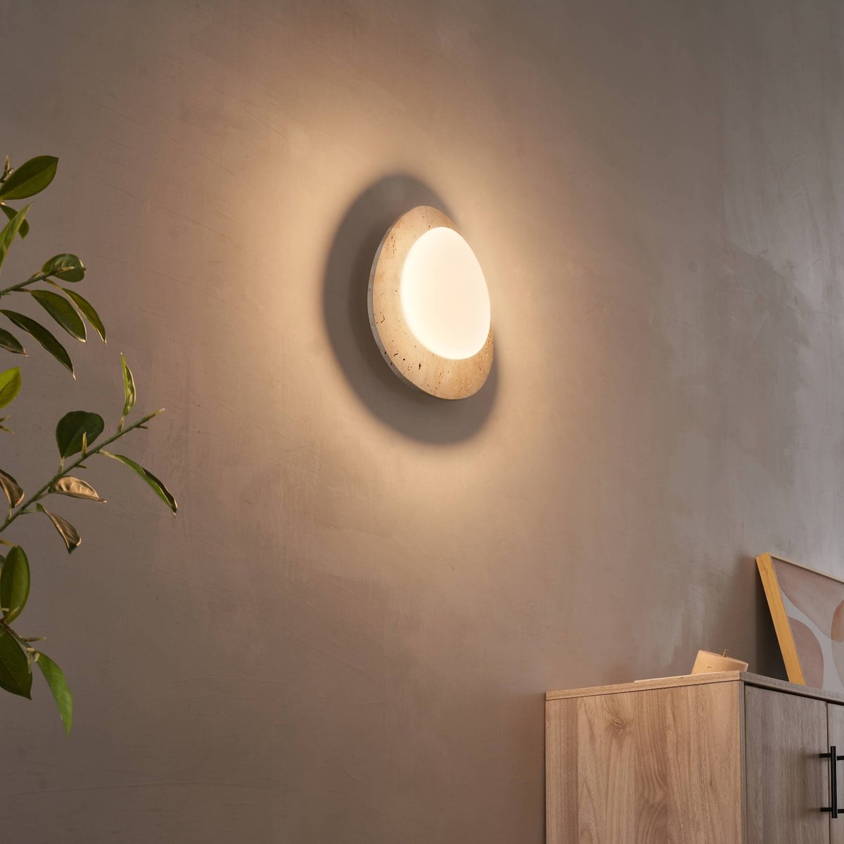 Plafonnier LED travertin naturel - NYMÉRIA beige, blanc et laiton, KOSILUM