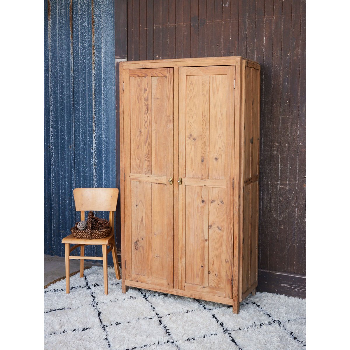 Armoire parisienne sablée en bois clair Blandine N°539 - Bon état bois clair, DEBONGOUT