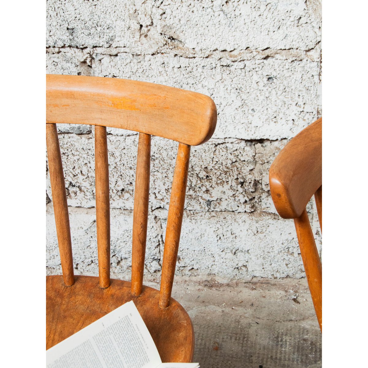 Paire de chaises en bois Alma N°736 - Bon état bois, DEBONGOUT
