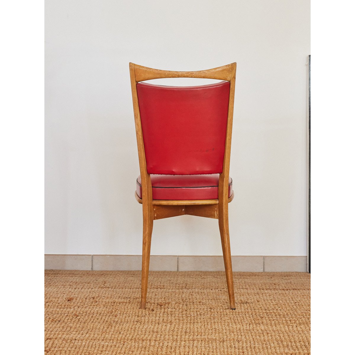 Lot de 4 chaises en skaï rouge Alma N°1591 - Bon état bois clair, DEBONGOUT