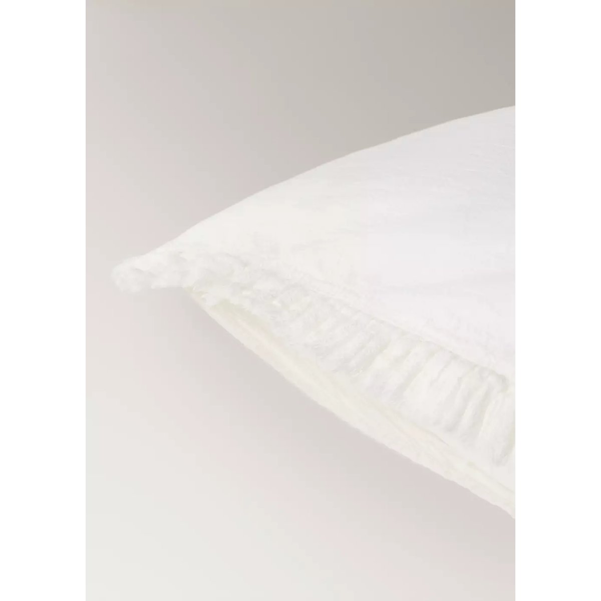 Deux taies d'oreiller en coton lavé, bordure en gaze effilochée 60x60 cm écru, MANGO HOME