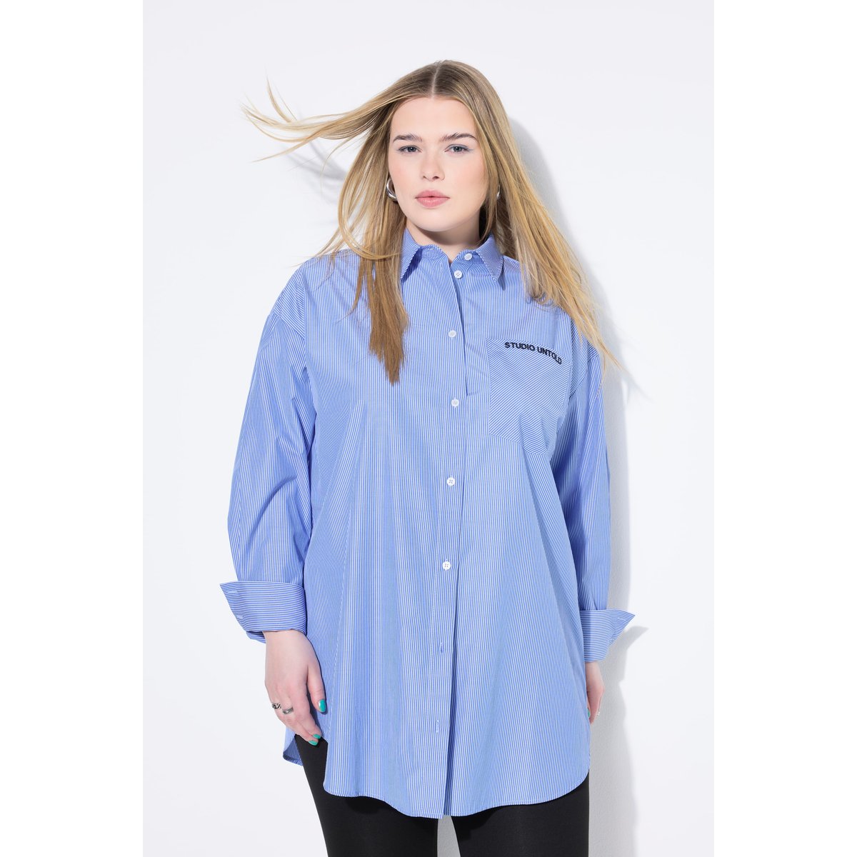 Chemisier oversize à rayures, poche brodée bleu ciel, STUDIO UNTOLD