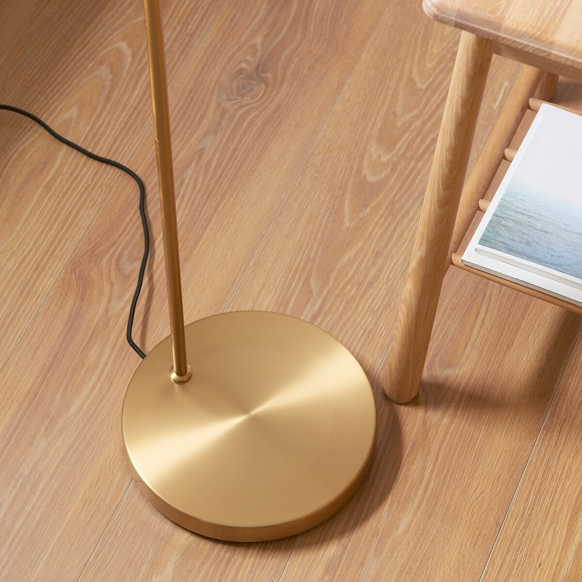Connor Floor Light in Warm Brass natural, ÉDITÉ