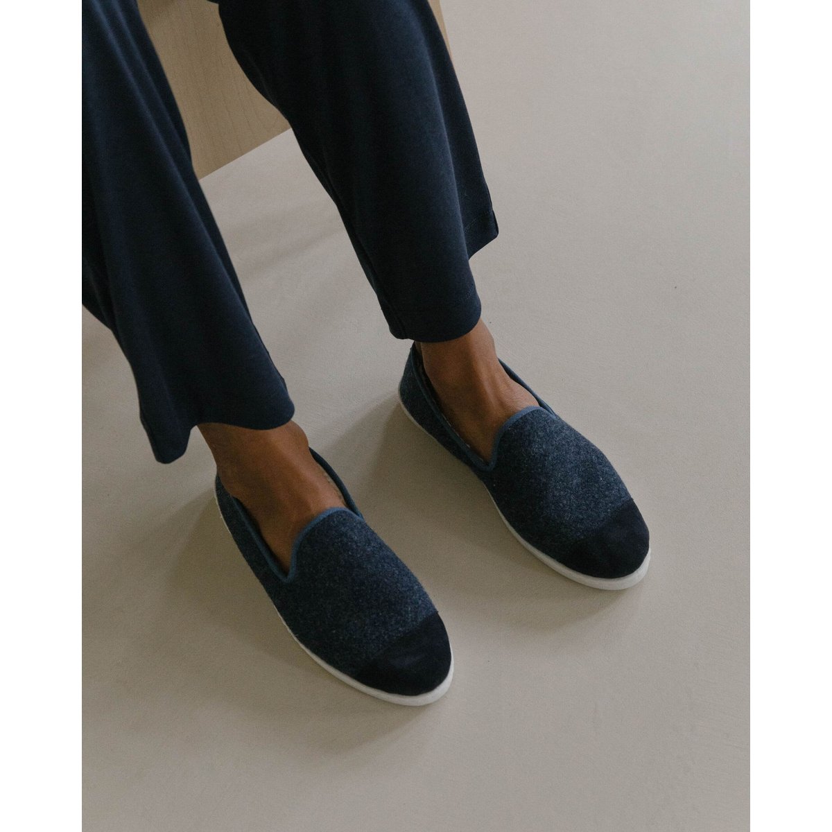 Chaussons en laine recyclée bleu marine jean, ANGARDE