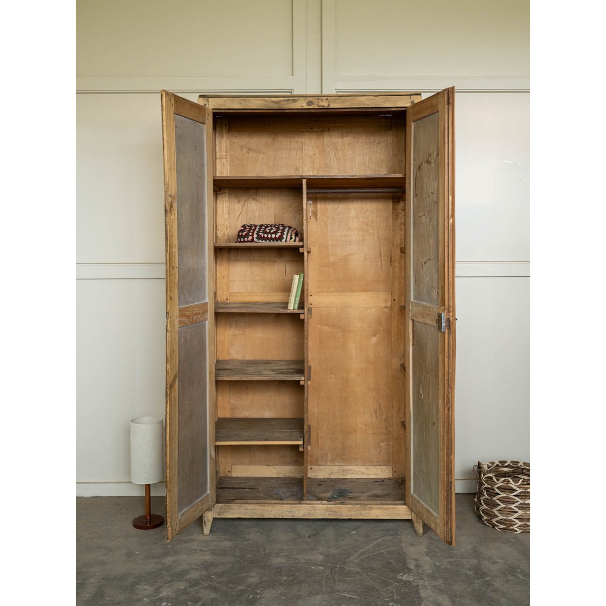 Armoire parisienne en bois clair Blandine N°520 - Bon état bois clair, DEBONGOUT