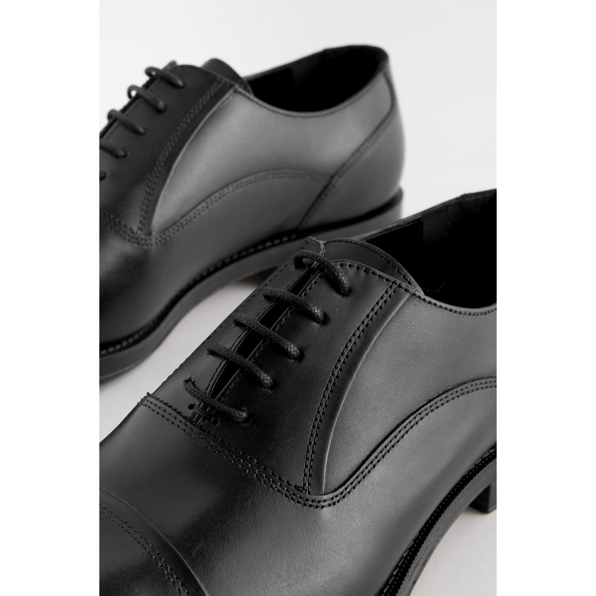 Chaussures oxford en cuir à bout renforcé noir, NEXT