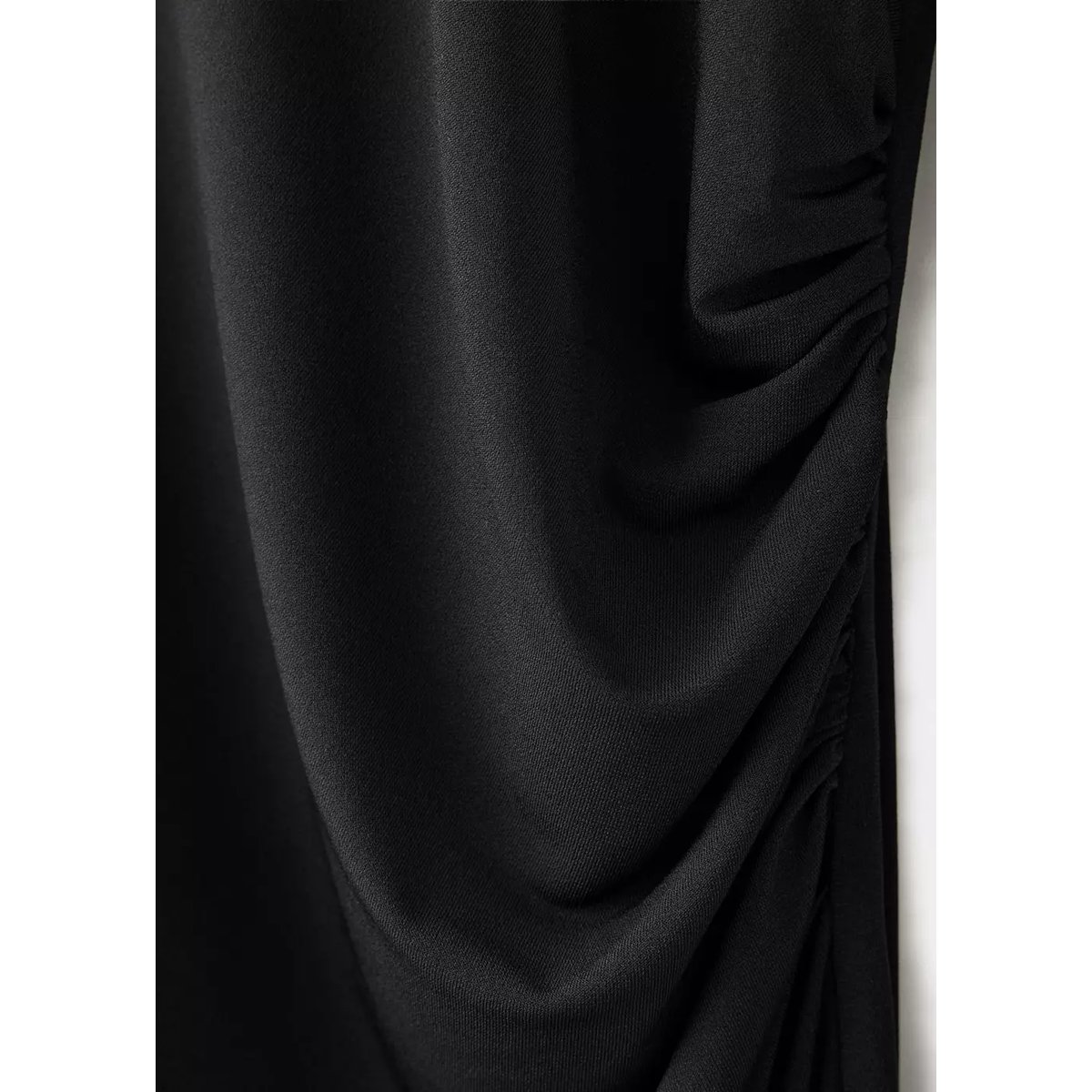 Robe midi à poignets ornés de plumes noir, MANGO