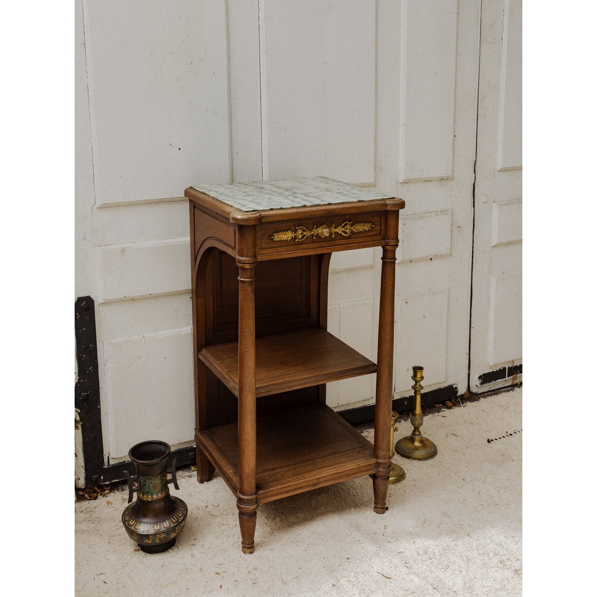 Meuble d'appoint en bois et marbre Francine N°967 - Bon état bois foncé, DEBONGOUT