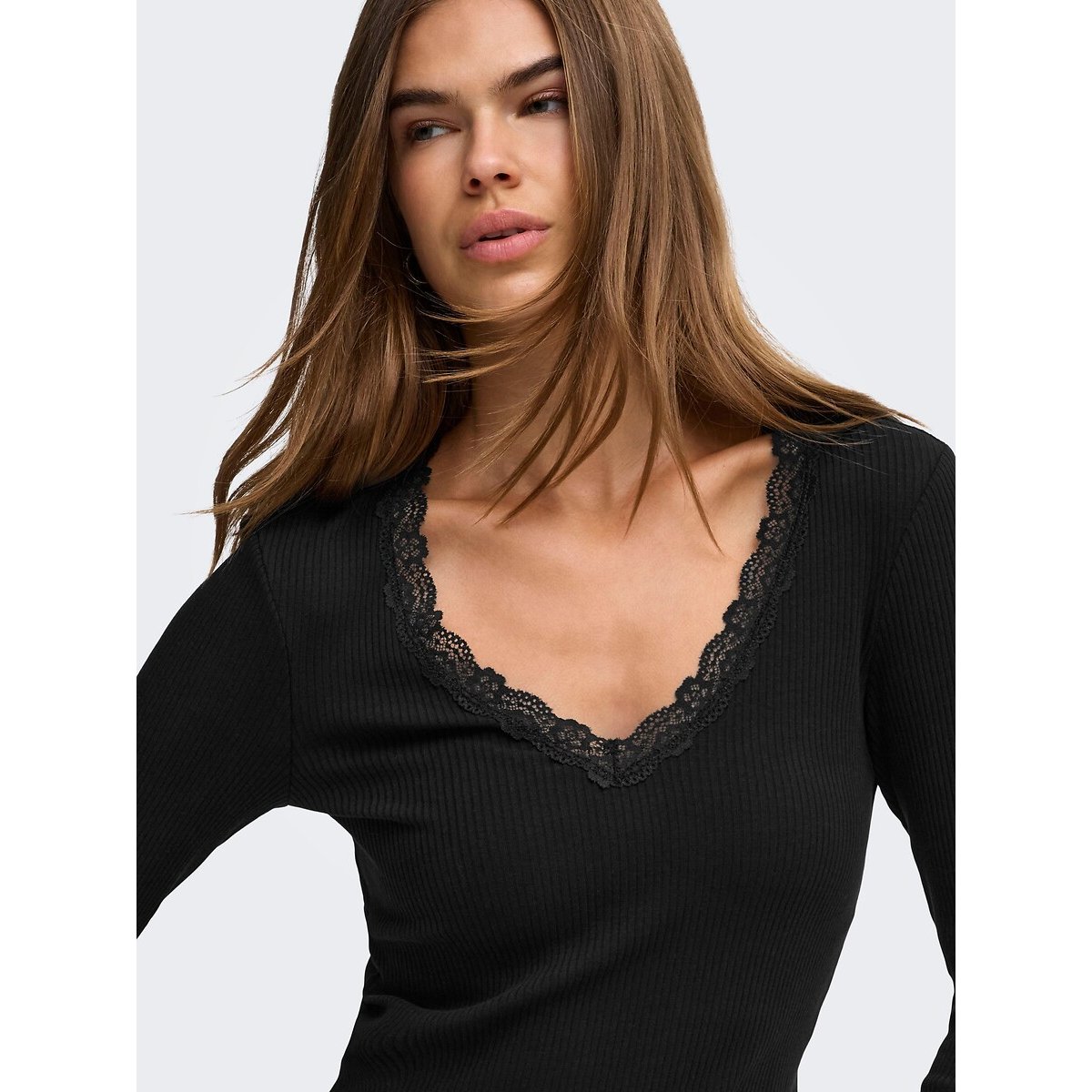 Camiseta de manga larga de canalé con cuello en pico de encaje negro, ONLY