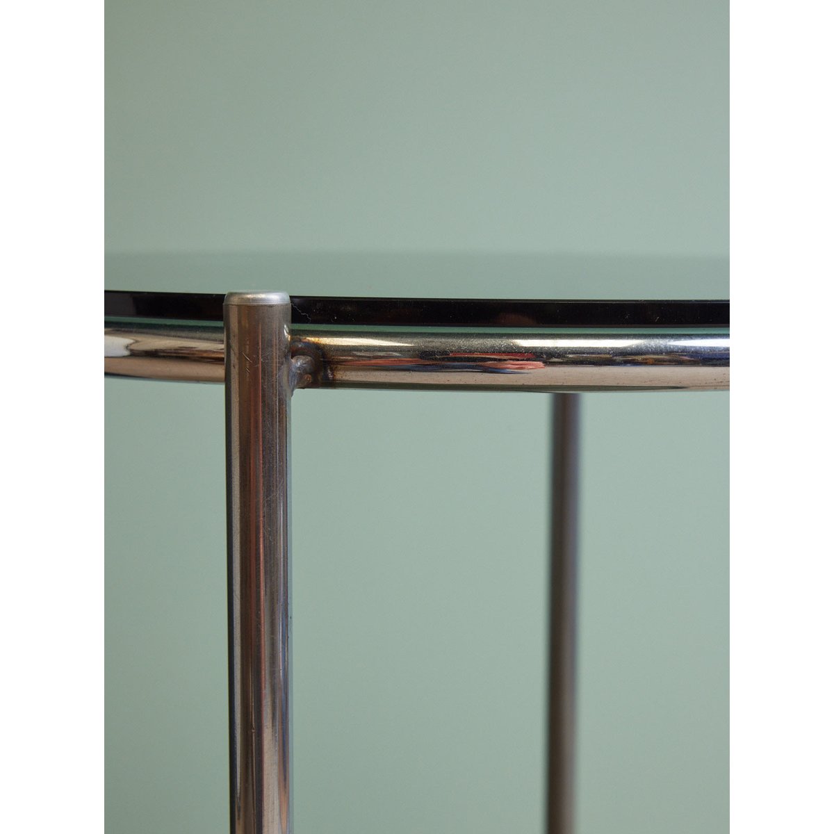 Table d'appoint ronde en verre fumé Hanna N°1580 - Bon état transparent, DEBONGOUT