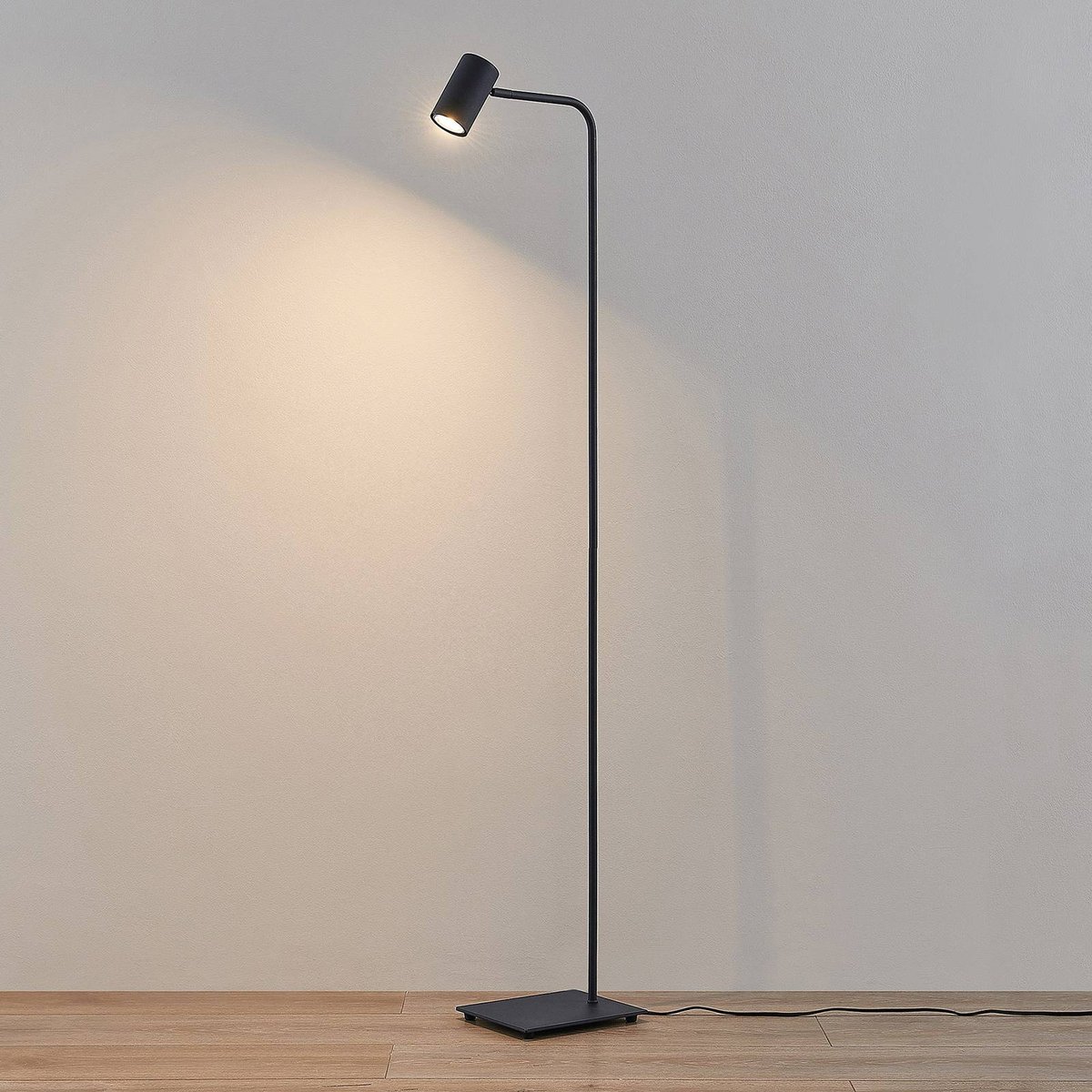 Lampadaire en métal moderne, Sanad noir sable, LINDBY