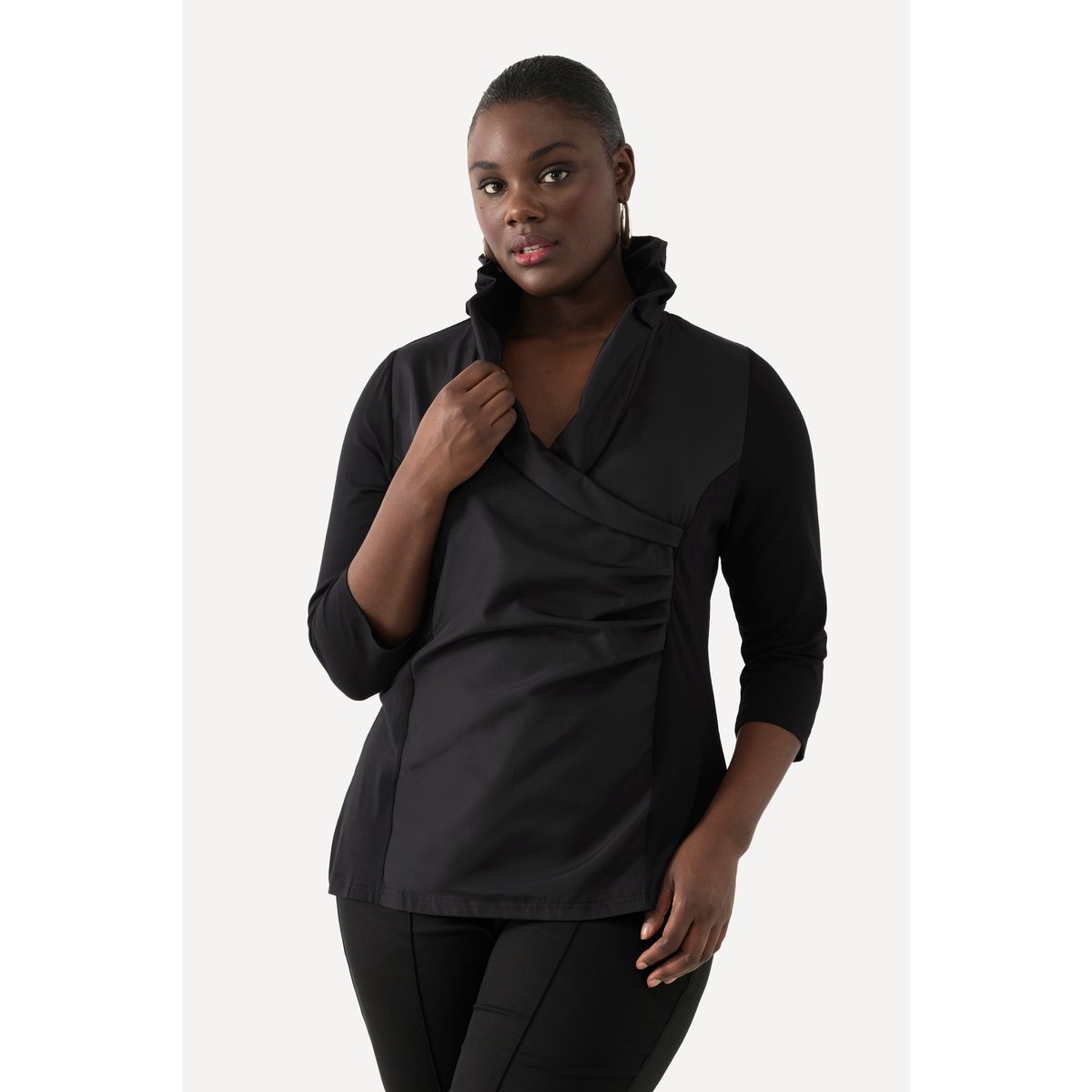 Blouse collection Classic. Encolure V et noir, ULLA POPKEN