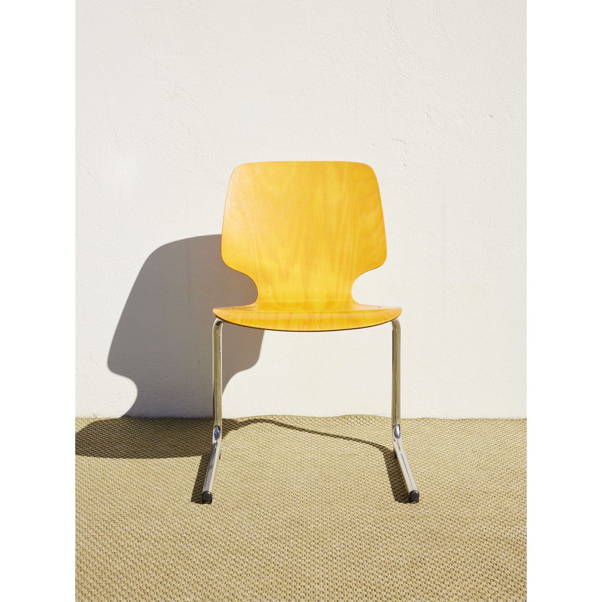Lot de 4 chaises en bois Alma N°1929 - Bon état bois clair, DEBONGOUT