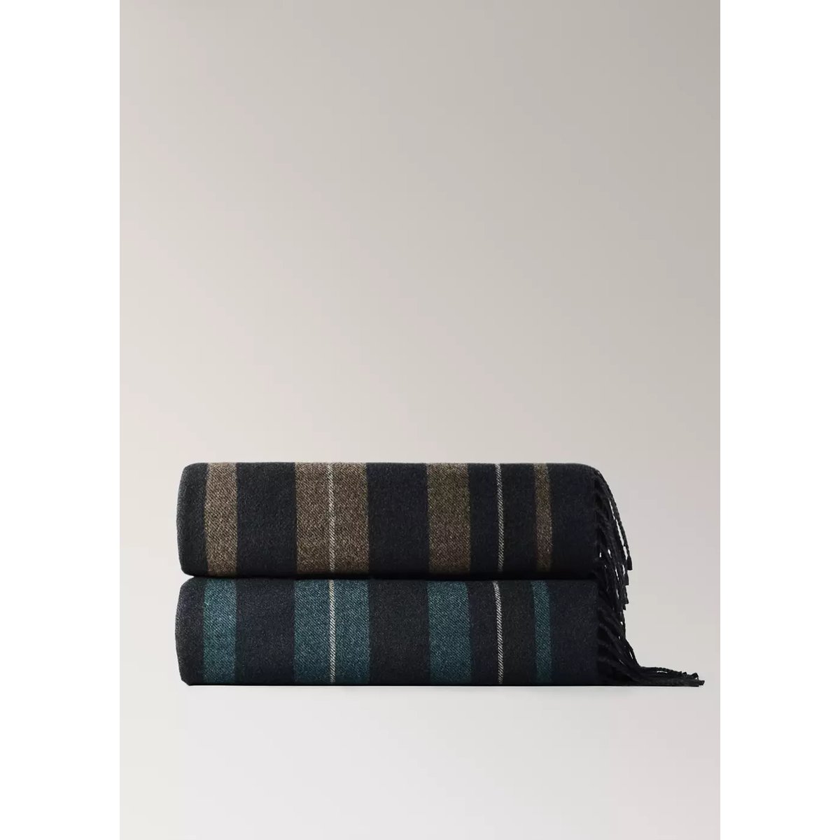 Plaid en laine à effet dégradé et détails de franges bleu pétrole, MANGO HOME