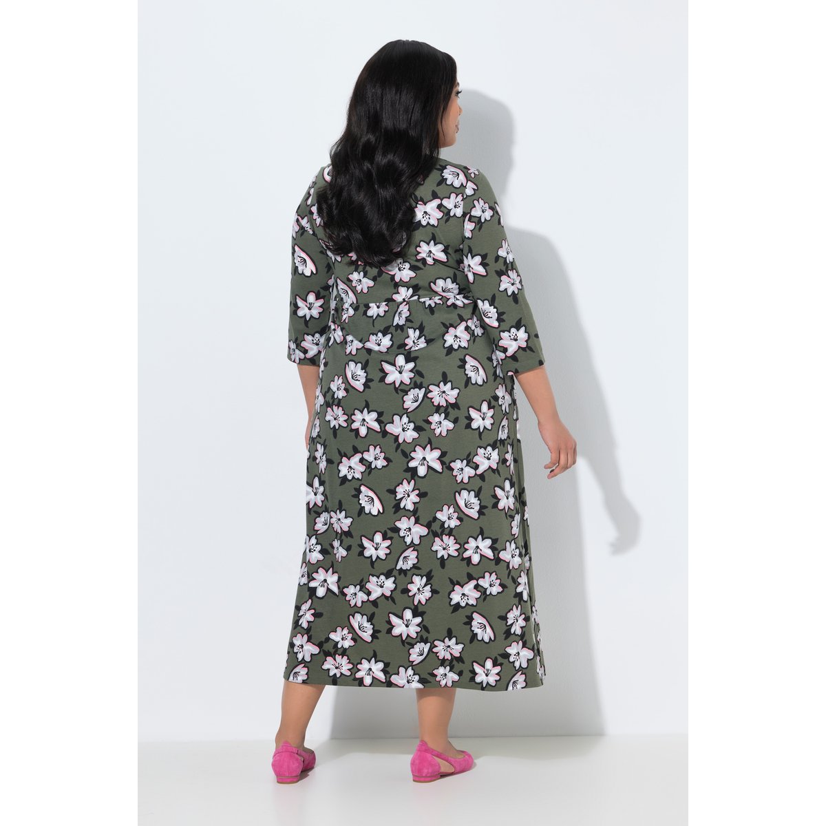 Robe longue, fleurs, encolure carrée gris olive, ULLA POPKEN