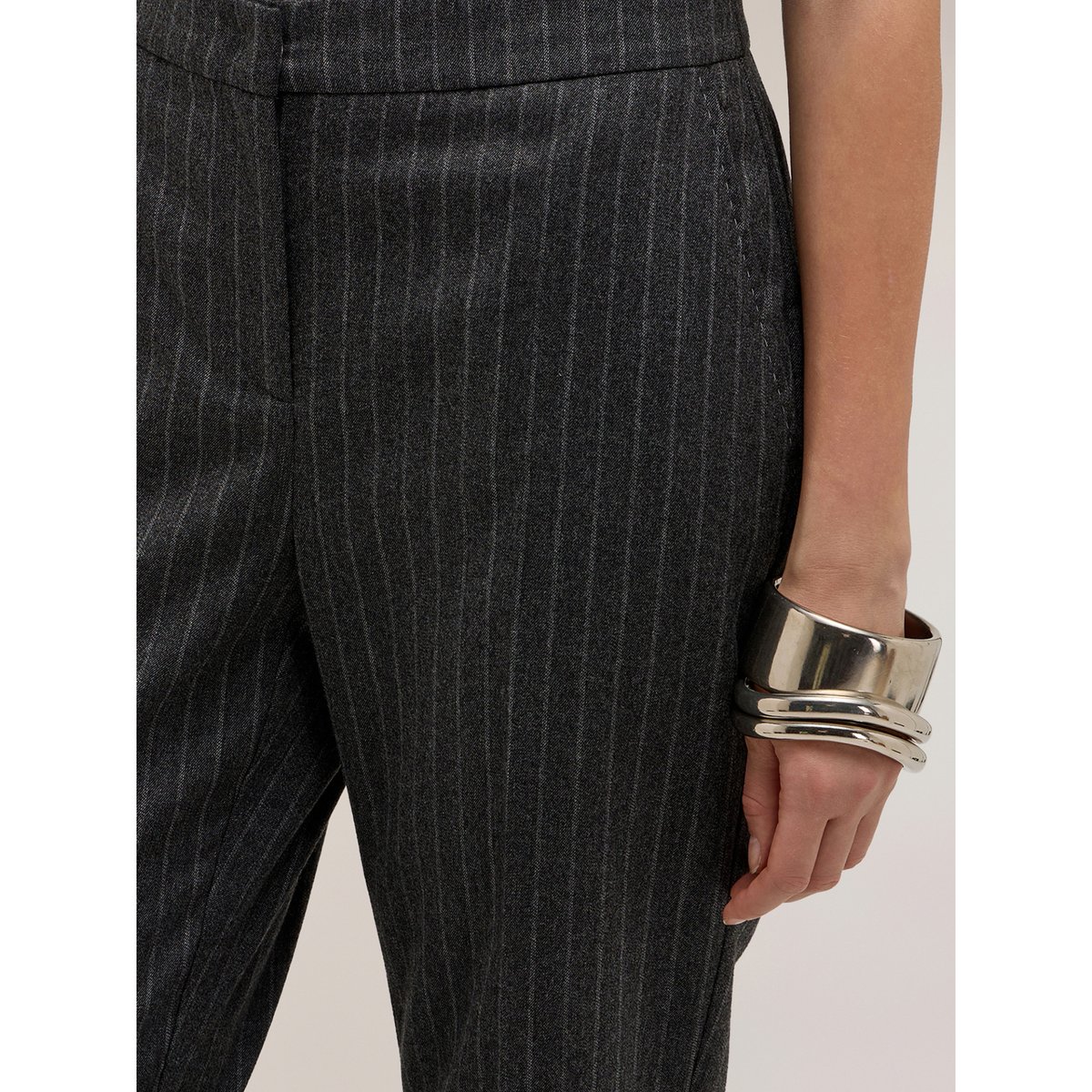 Pantalon flare rayé The Tailoring Lab gris, MOTIVI