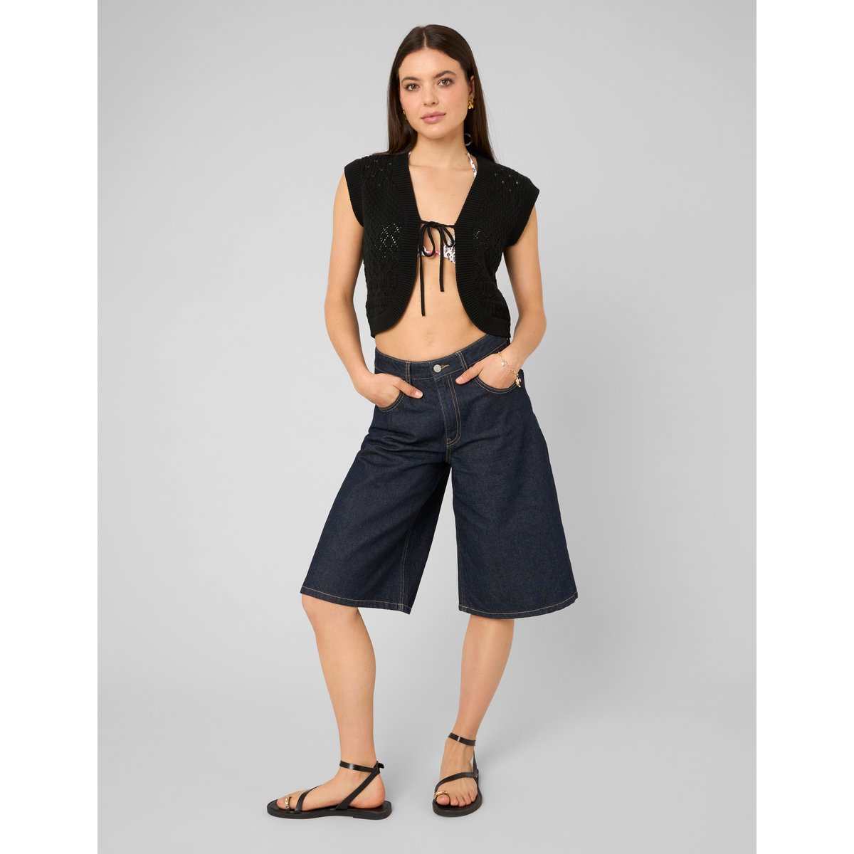 Gilet court en crochet noir, BZB