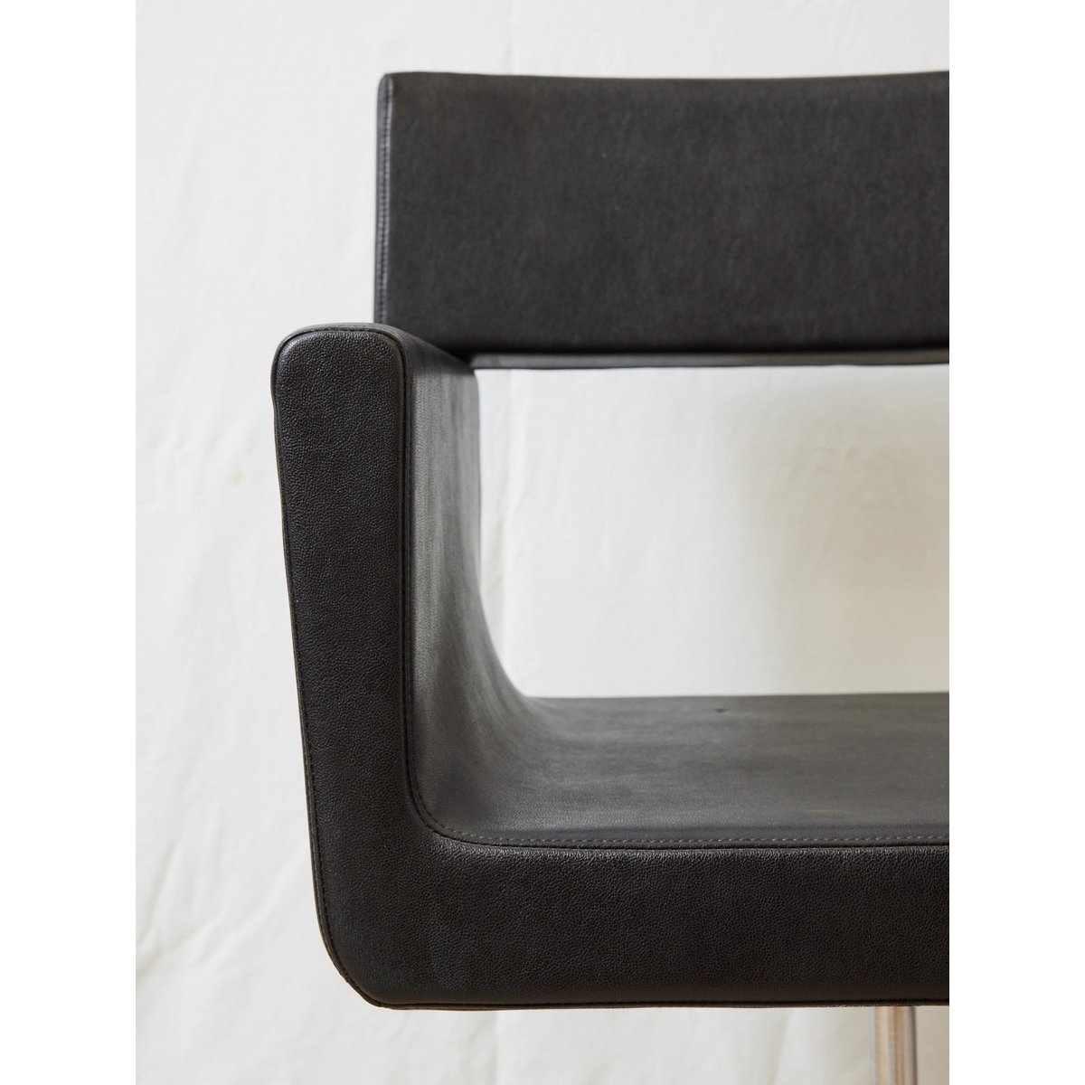 Fauteuil de coiffeur en cuir noir Jakob N°825 - Bon état noir, DEBONGOUT