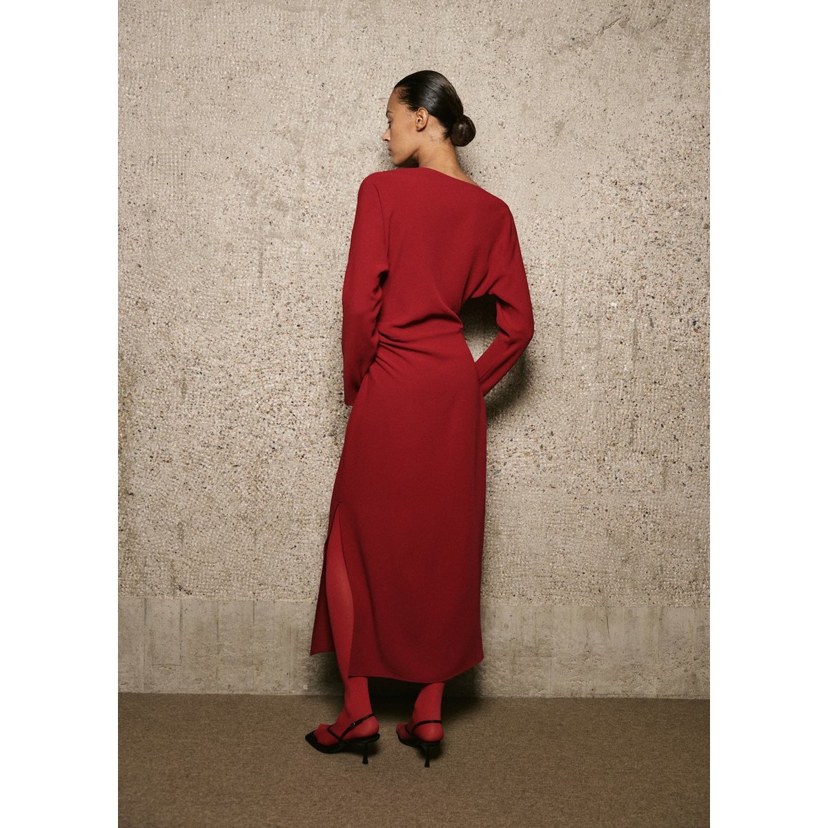 Robe col bateau froncée rouge, MANGO