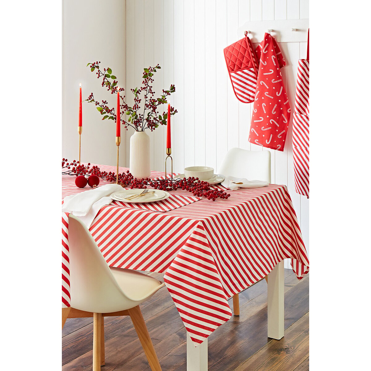 Christmas Candy Cane Table Cloth red, CATHERINE LANSFIELD