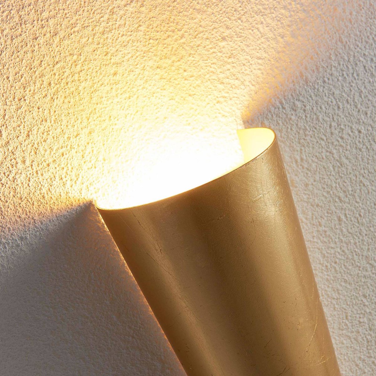 Applique en métal moderneLED, Conan doré mat, LINDBY