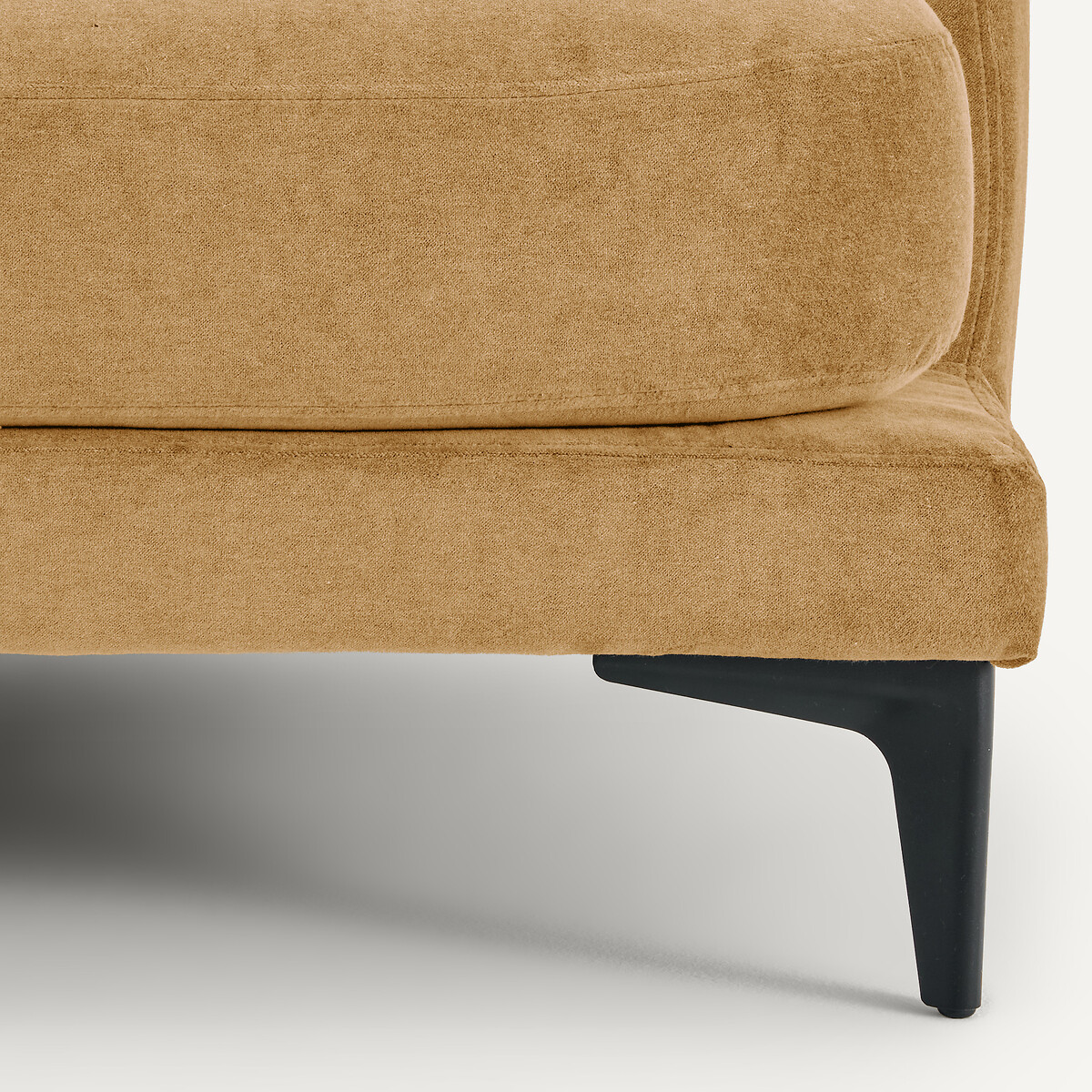 Divano a 3 o 4 posti in velluto stone, MODERNISTE, design di Emmanuel Gallina caramello , AM.PM X EMMANUEL GALLINA