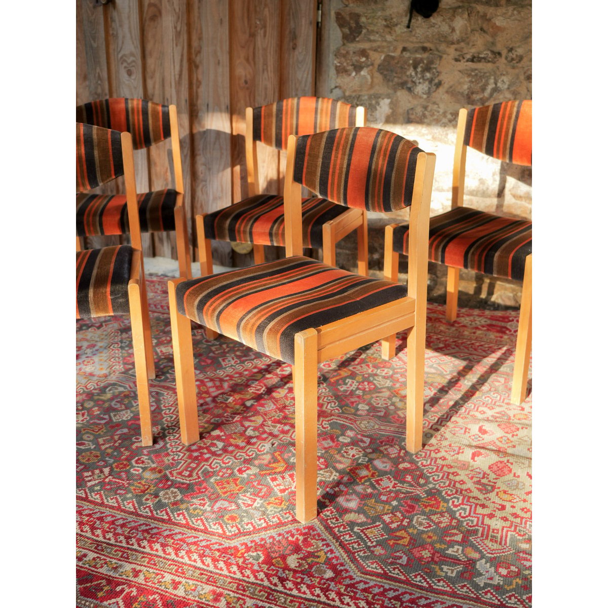 Lot de 5 chaises en velours à rayures Alma N°1984 - Bon état orange, DEBONGOUT