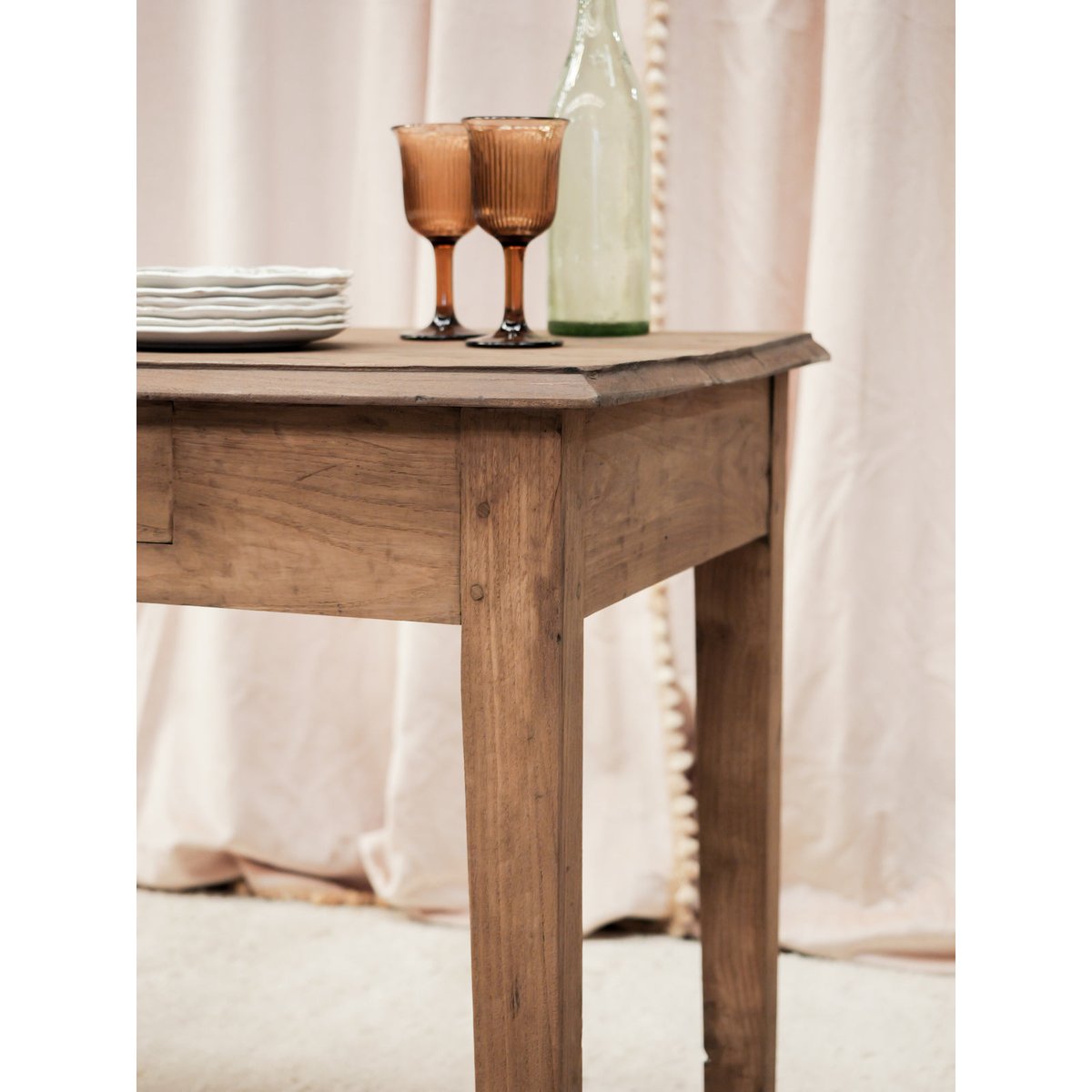 Petite table à manger en bois massif Romy N°1546 - Bon état bois foncé, DEBONGOUT