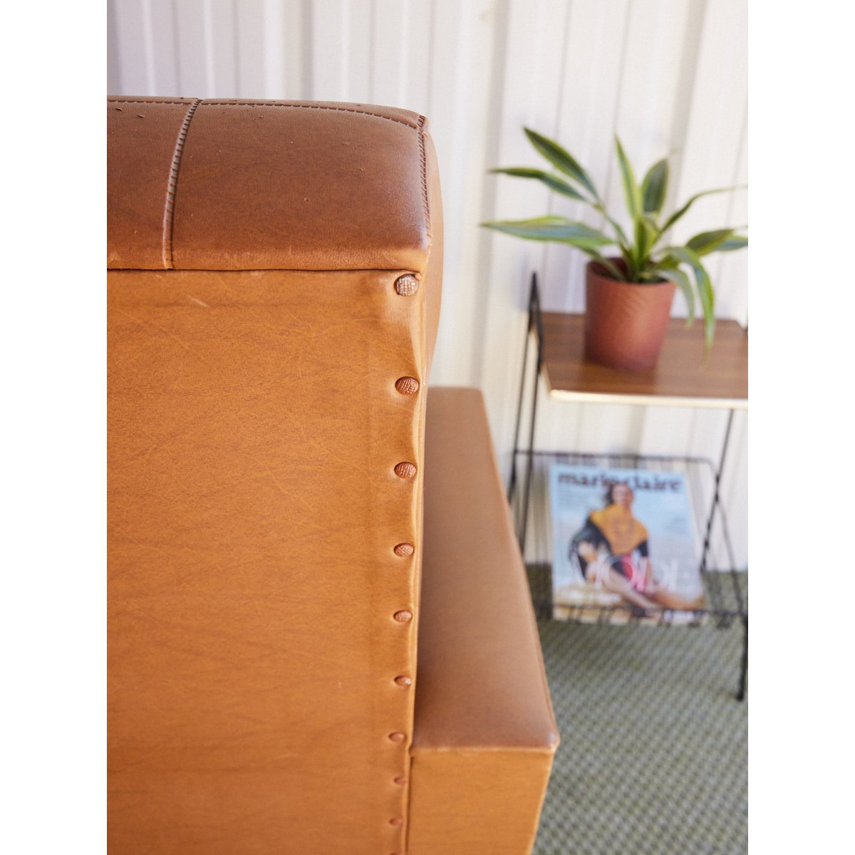 Fauteuil en skaï Jakob N°1321 - Bon état marron, DEBONGOUT