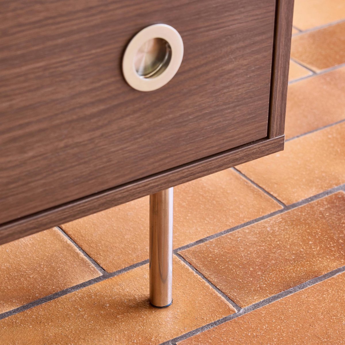 Commode vintage décor bois et acier inoxydable 6 tiroirs SHELBY noyer, SWEEEK