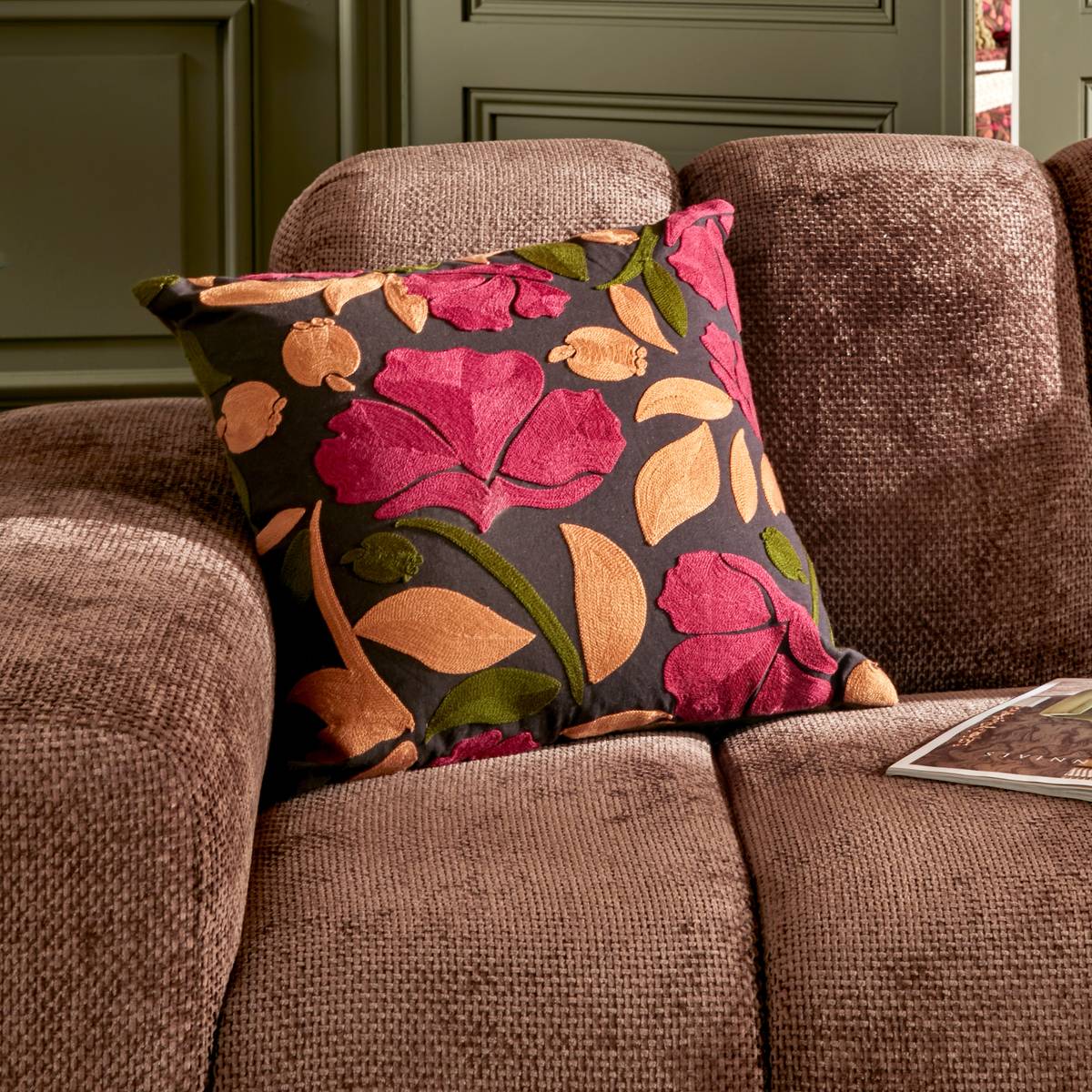 Coussin déhoussable avec broderies florales BELLISSIMA violet, ATMOSPHERA