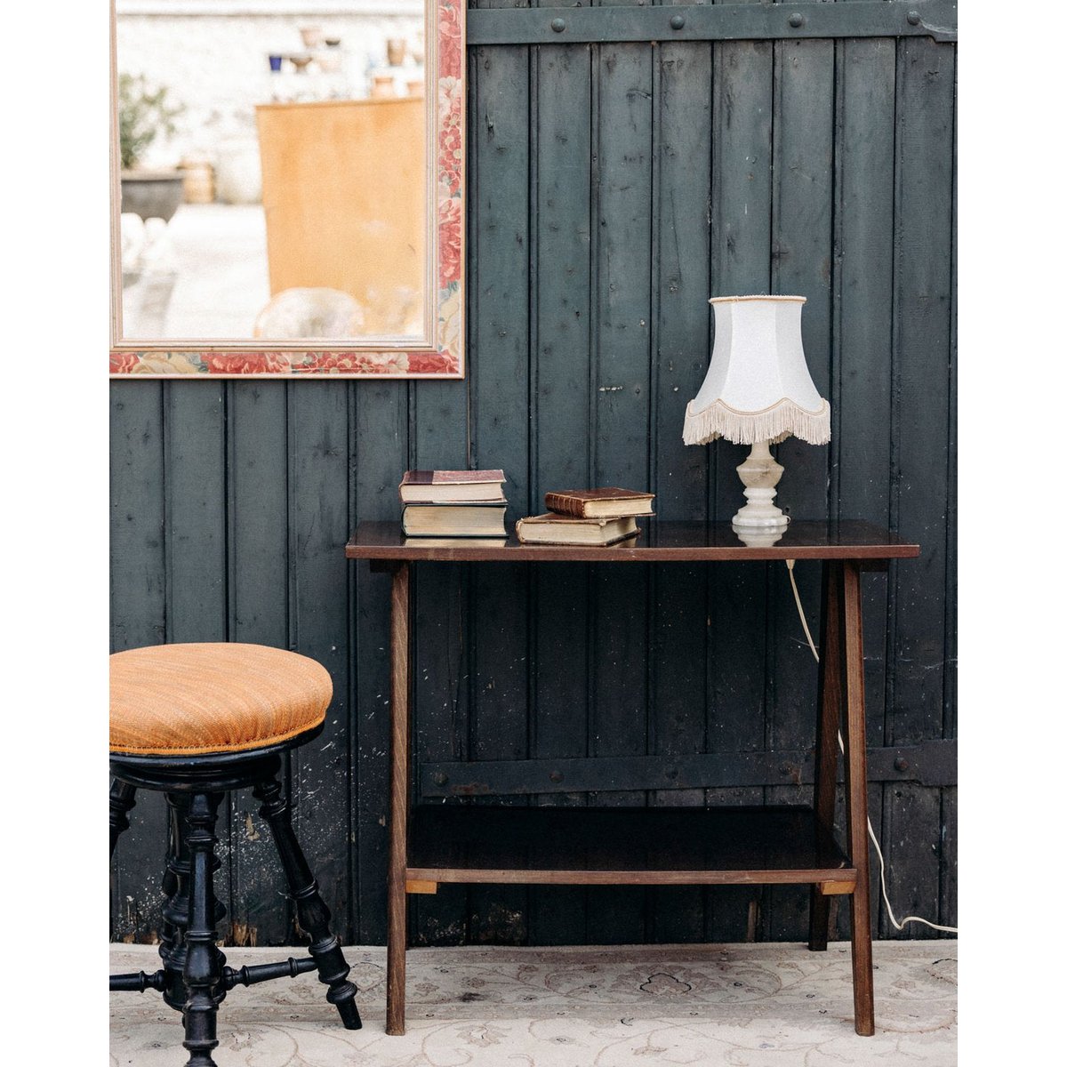 Table d'appoint en bois foncé Francine N°989 - Bon état bois foncé, DEBONGOUT