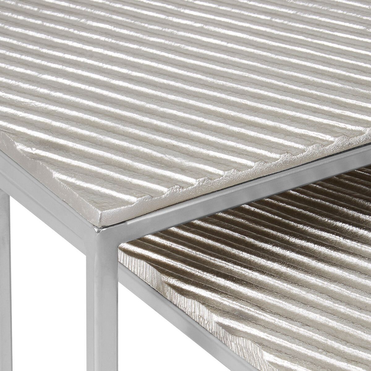 Textured Metal Side Table Nest (Set of 2) silver-coloured, FIFTY FIVE SOUTH