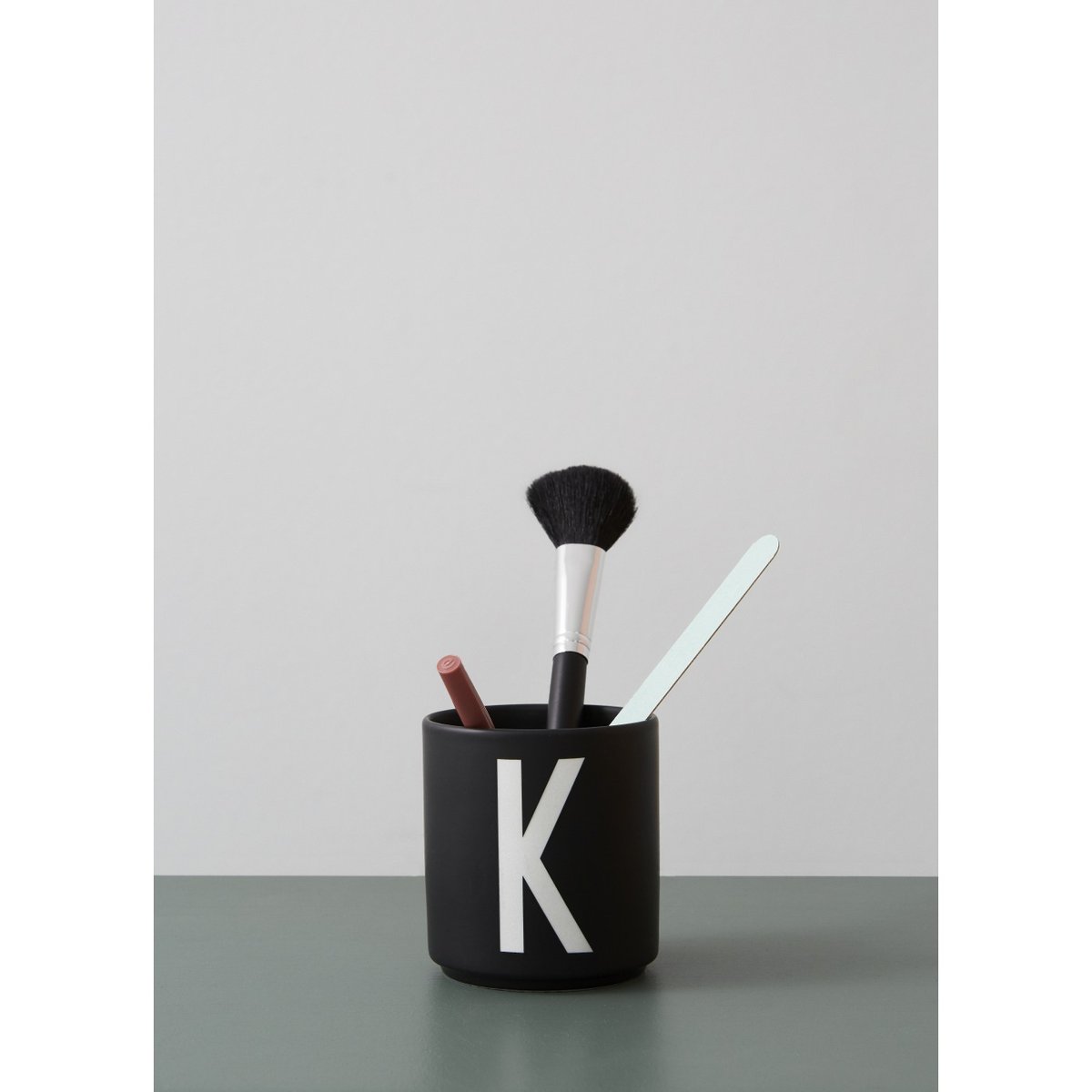 Mug en Porcelaine Noir Personal A-Z i lettre blanche, DESIGN LETTERS
