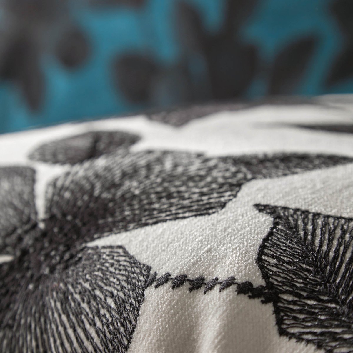 Housse De Coussin en Broderie à motif floral ORNELLA blanc et noir, MADURA