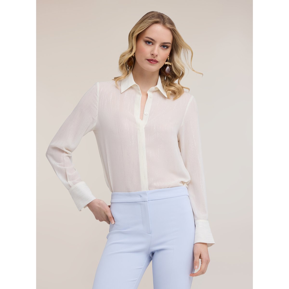 Chemise blanc, MOTIVI
