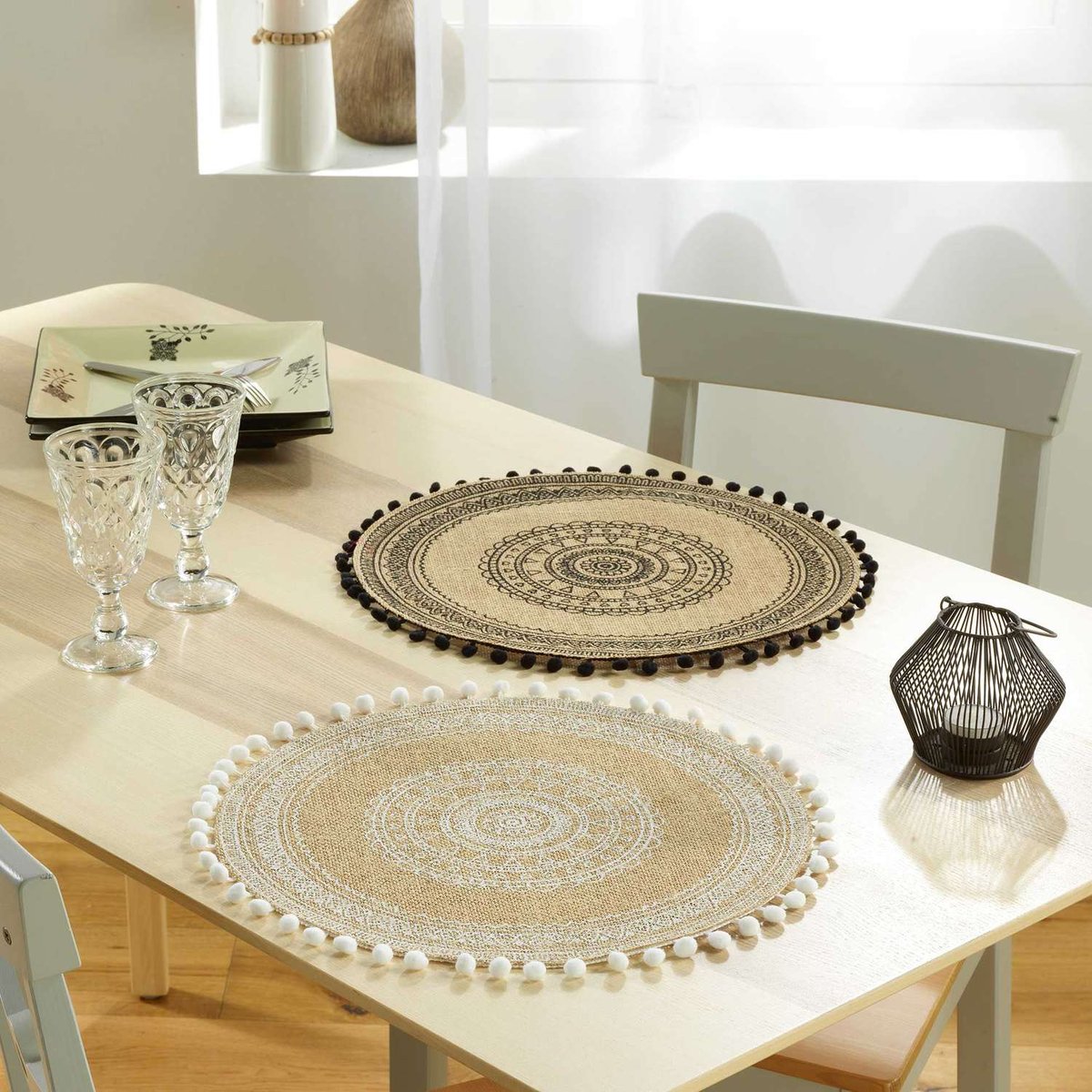 Set de table en jute avec pompons AZUSA noir, TOILINUX