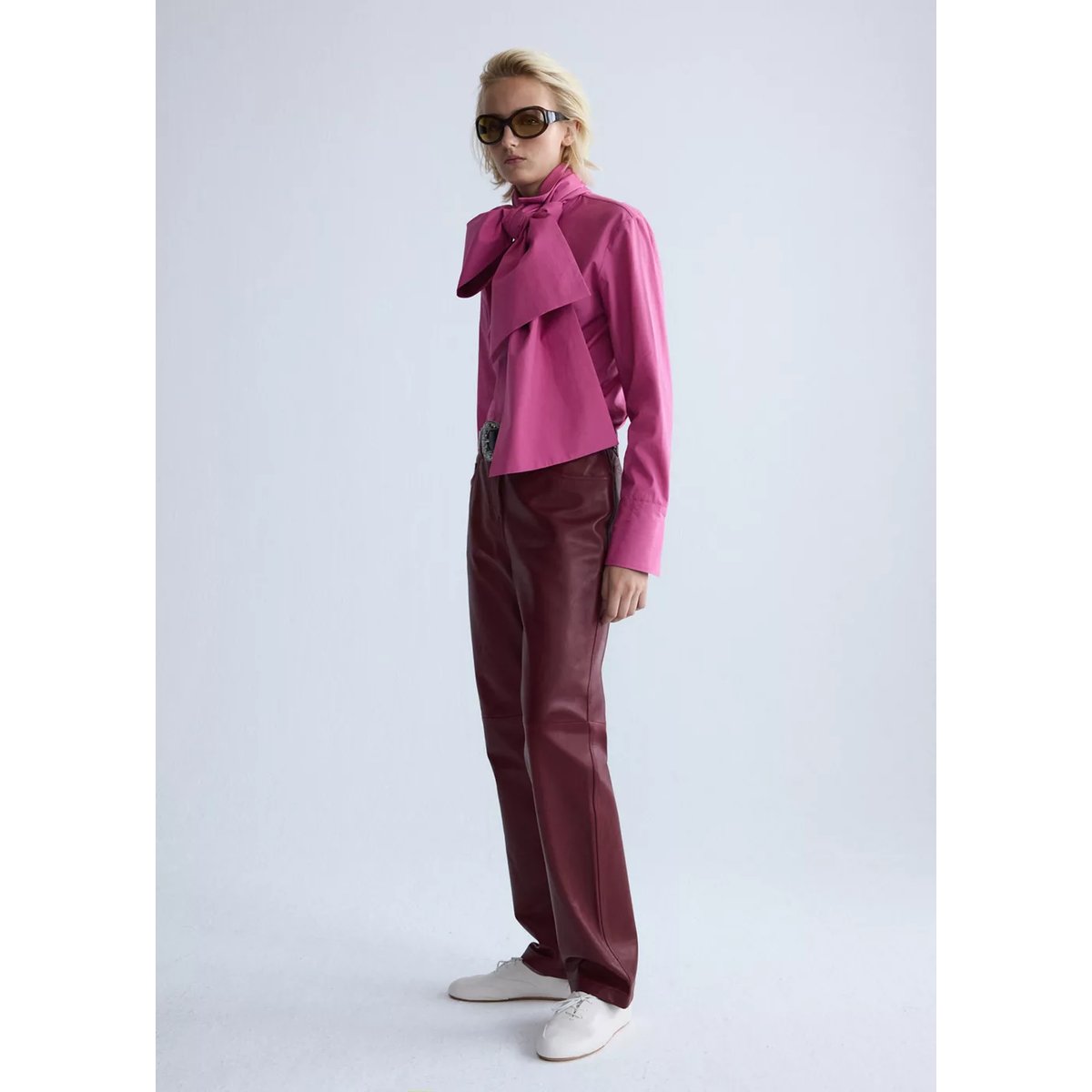 Pantalon droit en cuir lie de vin, MANGO