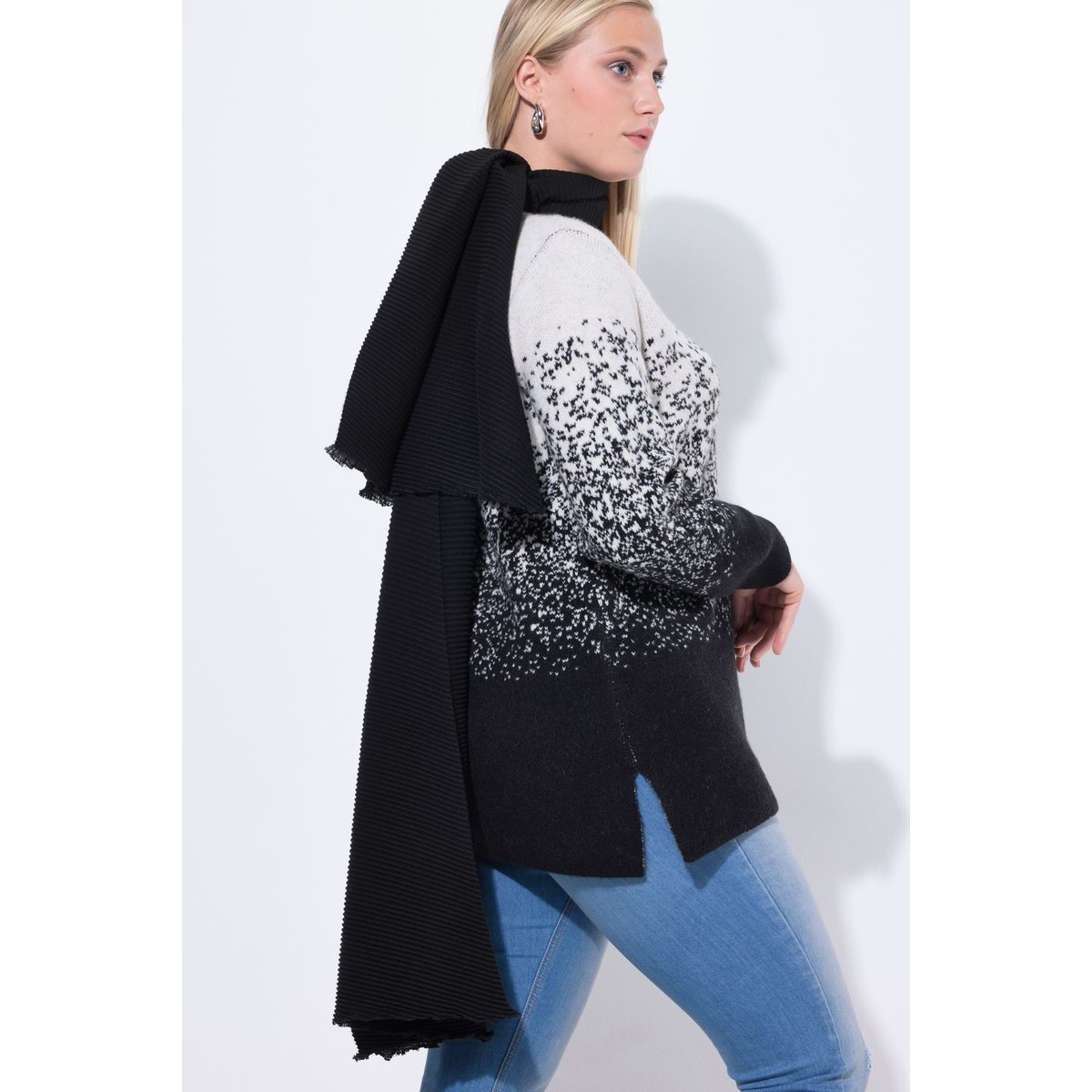 Écharpe plissée de couleur unie noir, ULLA POPKEN