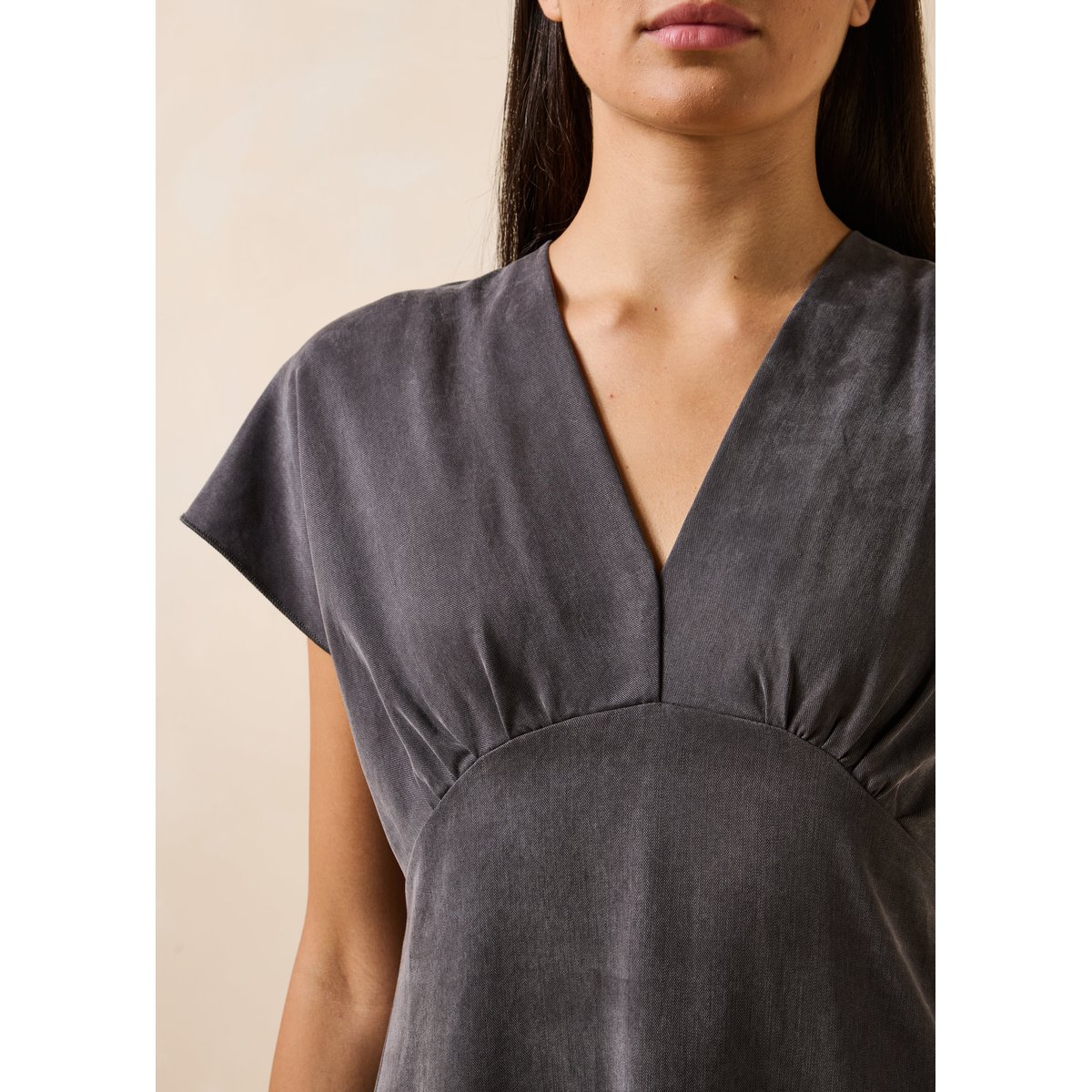 Robe longue en satin manches courtes anthracite, LA FEE MARABOUTEE