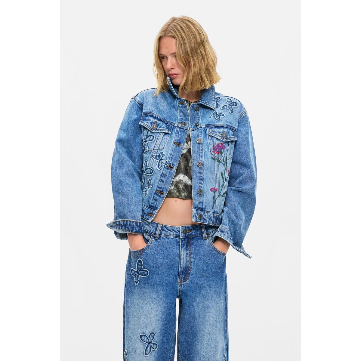 Jean à jambe large avec papillons bleu clair, DESIGUAL