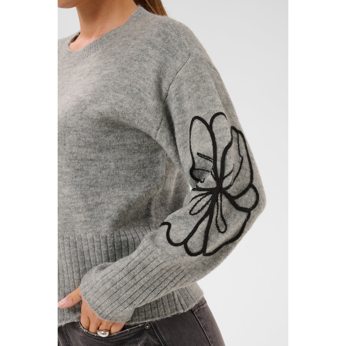 Pullover tricoté gris noir grey melange/black flower emb., KAFFE