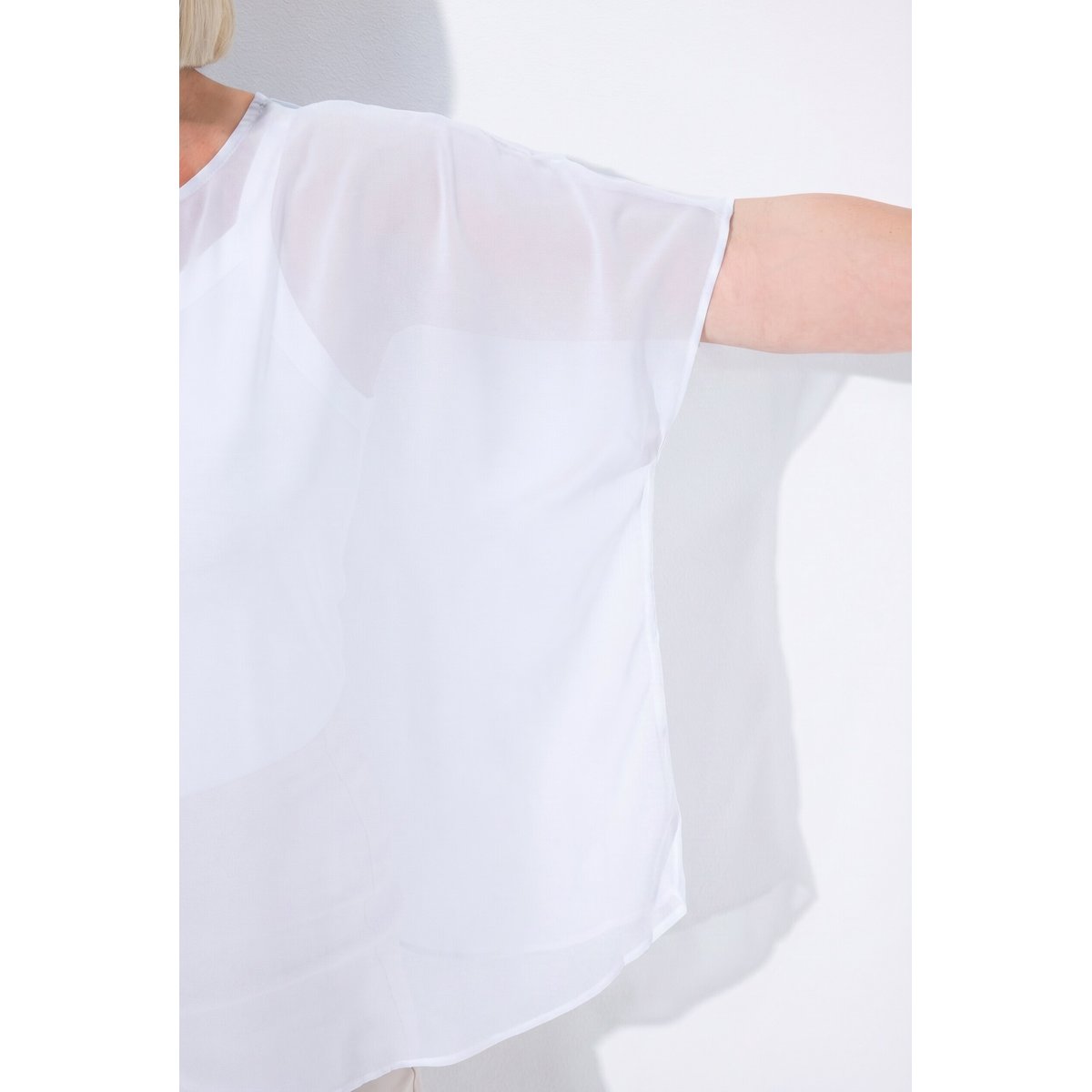 Blouse oversize en mousseline. Col rond et blanc neige, ULLA POPKEN