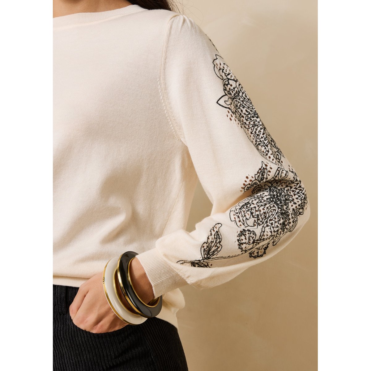 Pull manches longues col rond avec broderie ecru/noir, LA FEE MARABOUTEE